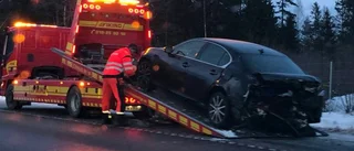 Väg stängdes av efter trafikolycka