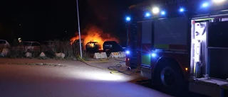 Fem bilar förstörda i brand