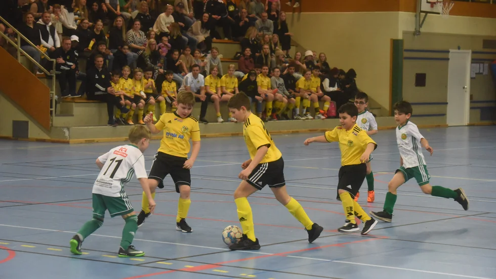 Vimmerby IF och Hultsfreds FK spelade den klassiska breddturneringen i idrotshallen i söndags.