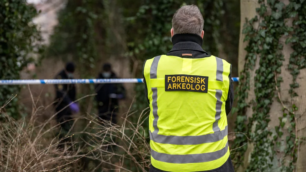 Polis, kriminaltekniker och forensisk arkeolog tillkallades efter att skelettdelar hittats i Slottsparken i Malmö på torsdagen. Arkivbild.