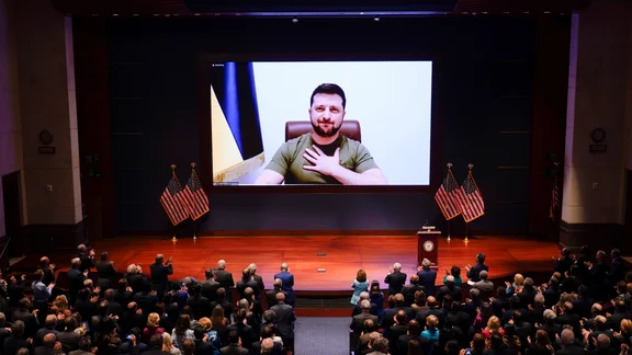 Ukrainas president Volodymyr Zelenskyj talade inför den amerikanska kongressen via videolänk på onsdagen, 16 mars.