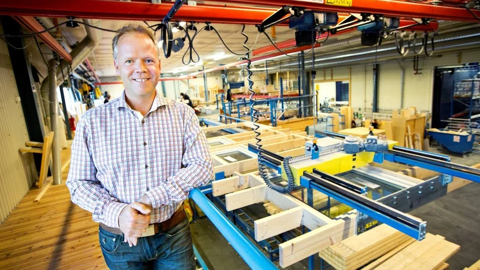 Stefan Lindbäck är vd på Lindbäcks bygg. Ett företag som får fler och fler uppdrag utanför länet.
