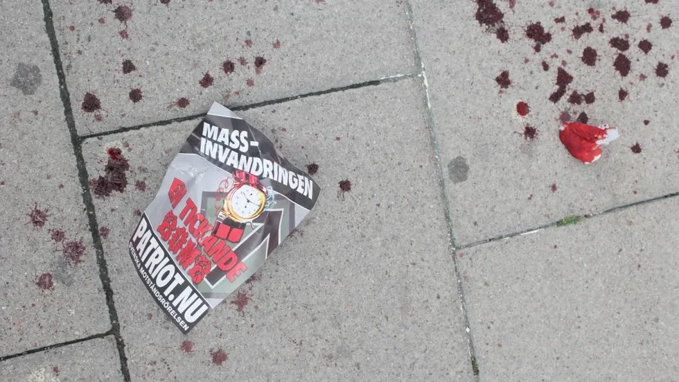 SMR-medlemmarna delade ut flygblad på gågatan i Uppsala, när de misshandlade en Uppsalabo.
