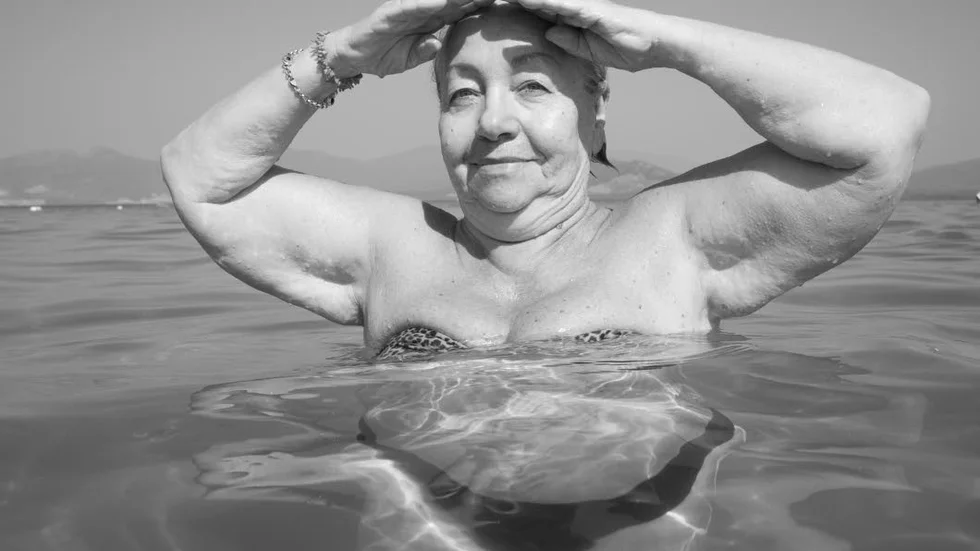 Badare. Med vattnet sluter man sig samman med naturen, menar fotografen Kicki Lundgren.