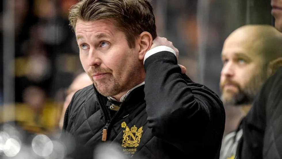 Assisterande tränare Stefan Klockare blir kvar i Skellefteå AIK i två år till.