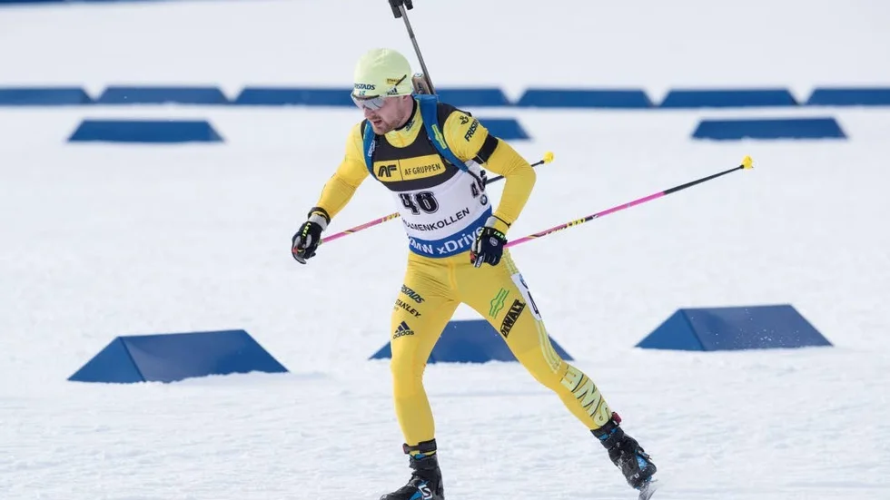 Jesper Nelin tappade chansen på toppen efter tre missar i skyttet.