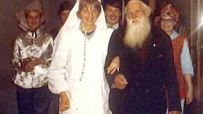 Bruden Ingegerd Mattsson och brudgummen Stålfarfar Gustaf Håkansson. Här är det möhippa på folkskoleseminariet 1965.