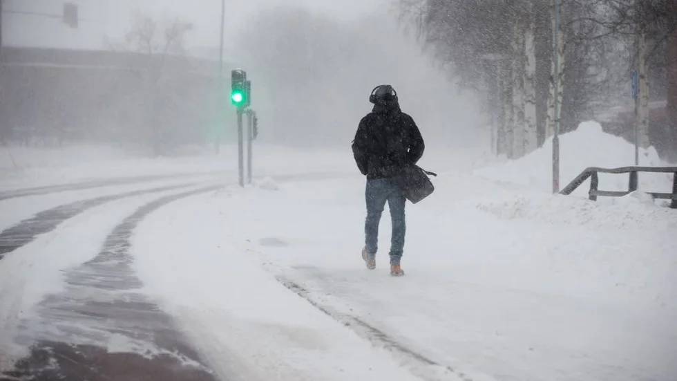Snön kommer falla i Norrbotten, återigen. Men inga vädervarningar är utfärdade i nuläget. Eventuellt kan det bli vädervarningar i fjällen där det kommer både snö och kan bli lite blåsigare.