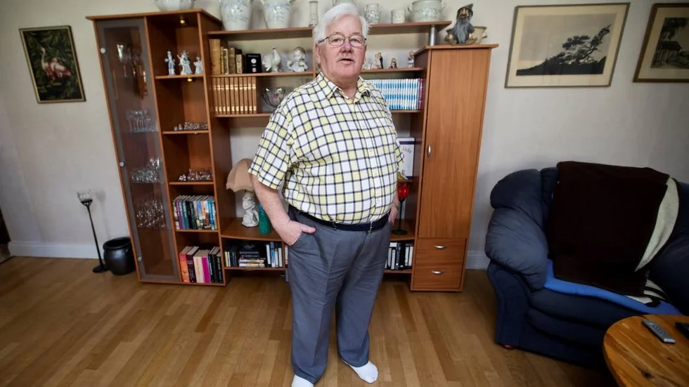 Ove Karlström hemma i Ulleråker. "Vi trivs bra här. "Det är lite som att bo i staden och på landet på samma gång", säger han.