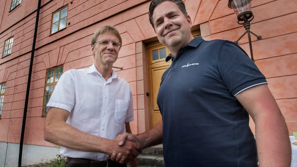 Entreprenör. Landshövding Göran Enander presenterar Årets Hedersupplänning Pär Svärdson.