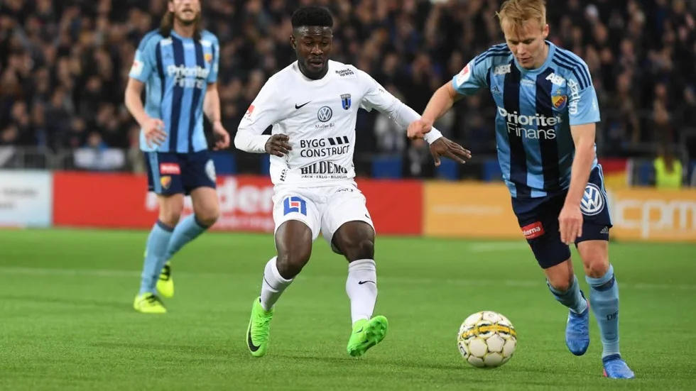 Kingen. Inget och ingen kunde stoppa Kingsley Sarfo i premiären som Sirius vann inför en chockad hemmapublik.