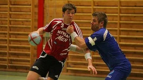 Robin Gustavsson stoppas effektivt.