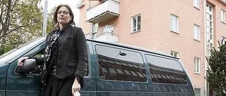 "Det är säkrast att sitta kvar i bilen"