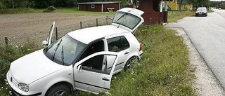 Stack från polisen - med polis i bilen