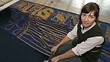 Pia Sandström, konstnär, har bidragit till att uppehållsrummet i Alsike skola får en tydligare profil.