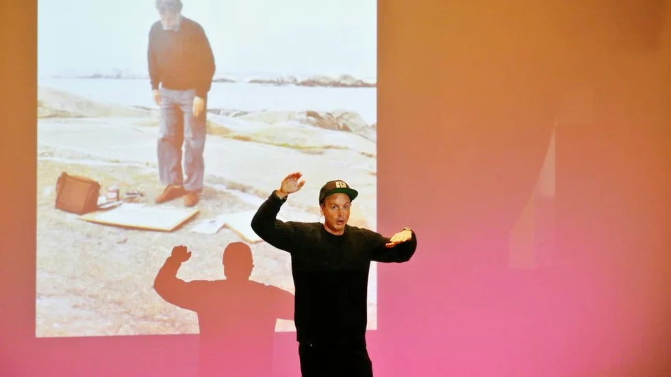 Rapföreläsning. Petter föreläste, personligt och i rap-tempo, om sin uppväxt och skolgång med egna erfarenheter av läs- och skrivmotstånd.