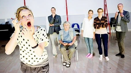 Elisabeth Wernesjö, Jesper Feldt, Staffan Westerberg, Michaela Thorsén, Maria Sundbom, David Wiberg i Ada Bergers Lagom nära döden.