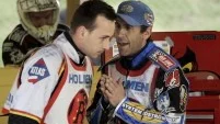 Chris Slabon, här i snack med Greg Hancock, kommer att köra mot Dackarna - trots allt.
