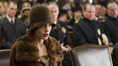 Angelina Jolie gör en rolltolkning som starkt påminner om hennes huvudroll i A mighty heart.