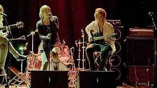 Puck, ett tjejband från Katedralskolan bjöd på akustisk musik.