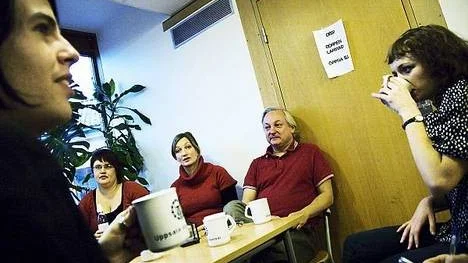 Malena Ranch, Casper Wahlund, Elisasbet Forssell, Rose-Marie Karpee och Herman Lundgren på Uppsala Studentkår. På fredagarna är det alltid någon som fixar fika, efter ett bestämt schema.