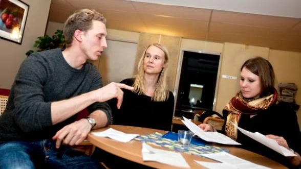 Henrik Larsson,Lisa Heljefors och Elin Hamnquist upplever en pressad arbetssituation inom socialtjänsten.