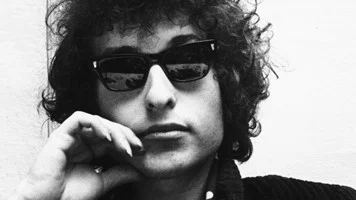 STOCKHOLM 19660428
Amerikanske sÃ¥ngare och artisten Bob Dylan fÃ¶dd Robert Zimmerman pÃ¥ en presskonferens i Stockholm 28:e april 1966.
Foto: Olle Lindeborg / SCANPIX / Kod: 190