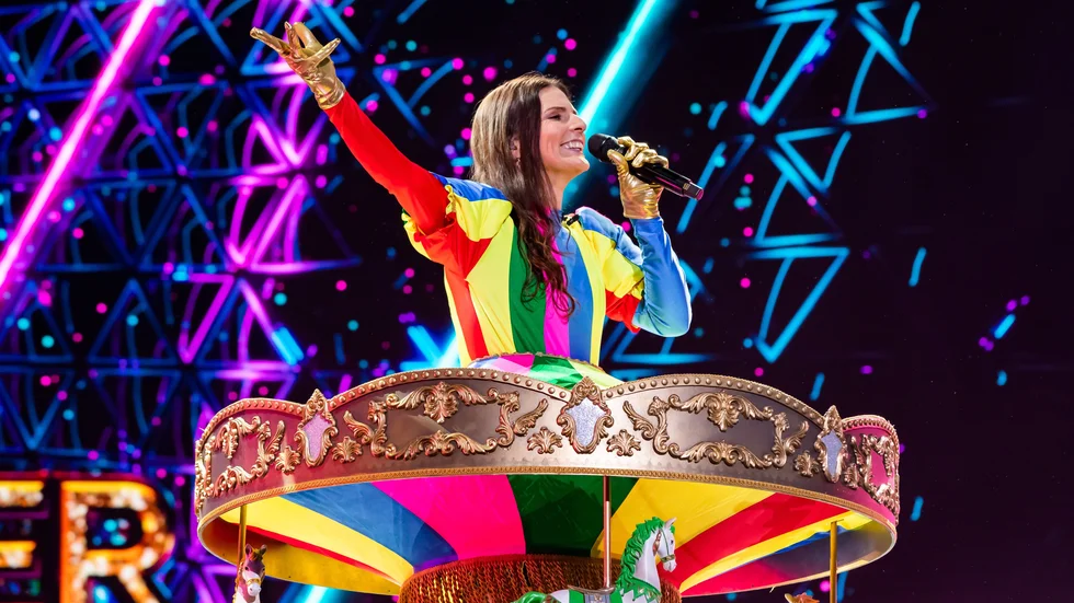 Simhopparen Anna Lindberg fick avslöja maskeringen i premiären av "Masked singer". Pressbild.