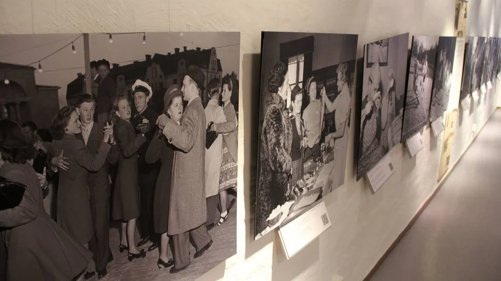 Utställning. På biblioteket i Tierp pågår utställningen "Sparade ögonblick. Folkhemmets pressbilder i Upplandsmuseeets samlingar".
