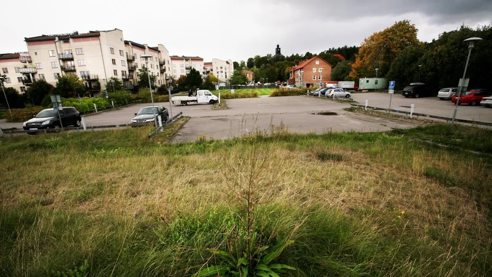2010. Nya Sadelmakaren för sju år sedan.  EHB är inte nöjd med konsultens arbete, men har förlorat tvisten i både tingsrätten och hovrätten.