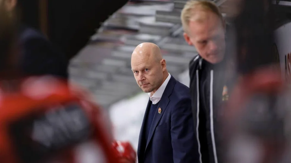 I båset. Marcus Ragnarssons Almtuna har en vägvinnande trend för tillfället och ligger trea i hockeyallsvenskan.