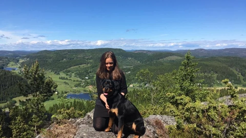 Matilda Hübinettes hund tycker om att bada, speciellt när det är varmt.