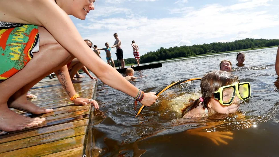 Otjänligt. Vattnet vid Kullabadet har för höga bakteriehalter.
