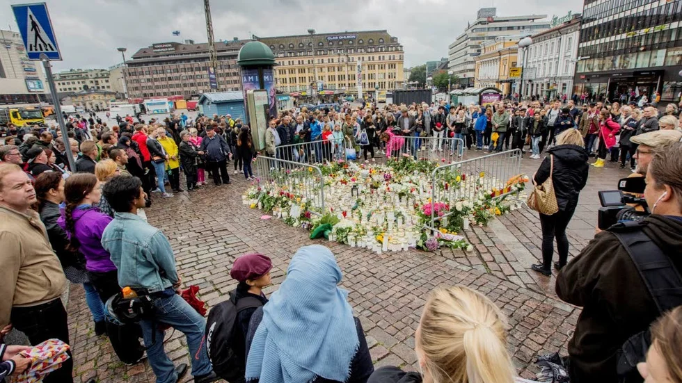 Terrorattack. Vad händer när personer som ska utvisas ändå stannar kvar i landet och lever utanför samhället? Knivattacken i Åbo är ett av svaren.