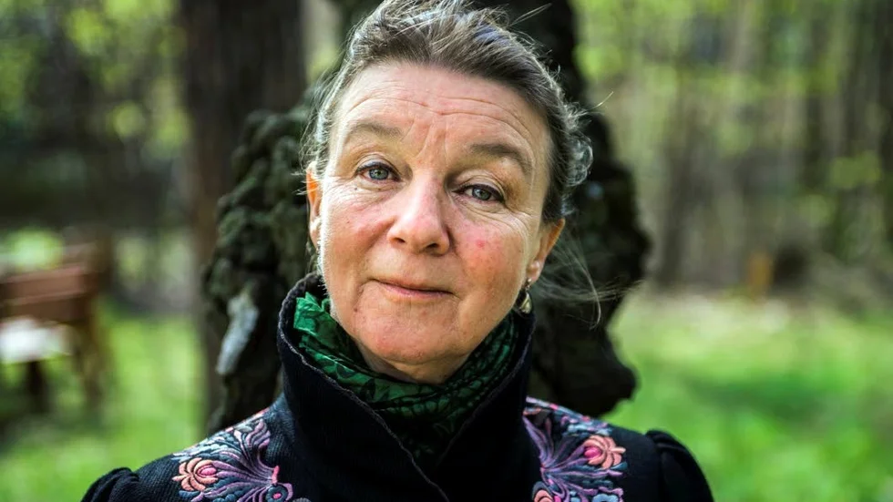 Författaren. Elisabeth Rynell, f. 1954, är bosatt i Stockholm och Hälsingland. Förutom hyllade romaner har hon även gett ut lyrik.