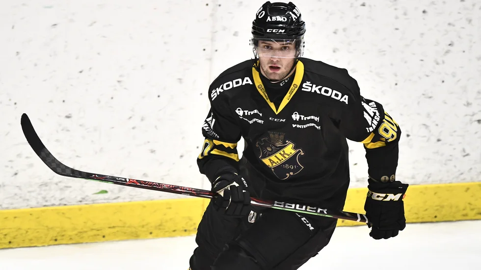 Oliver Wahlstrom gjorde ett mål och spelade fram till ett annat när AIK bortaslog Västerås på onsdagen. Arkivbild.