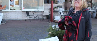 Hon coronasäkrar i vinterträdgården