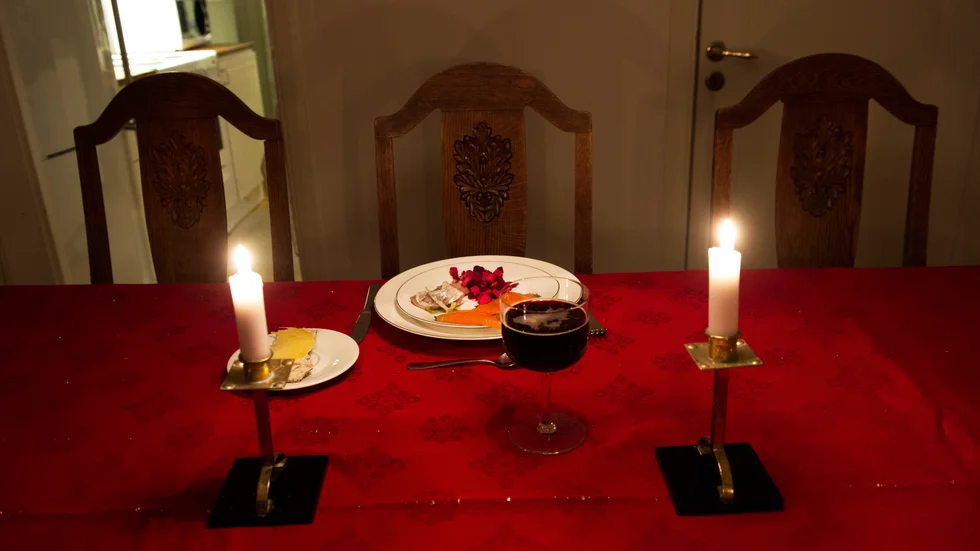 Många svenskar firar sin första jul utan en saknad familjemedlem. (Arkivbild)