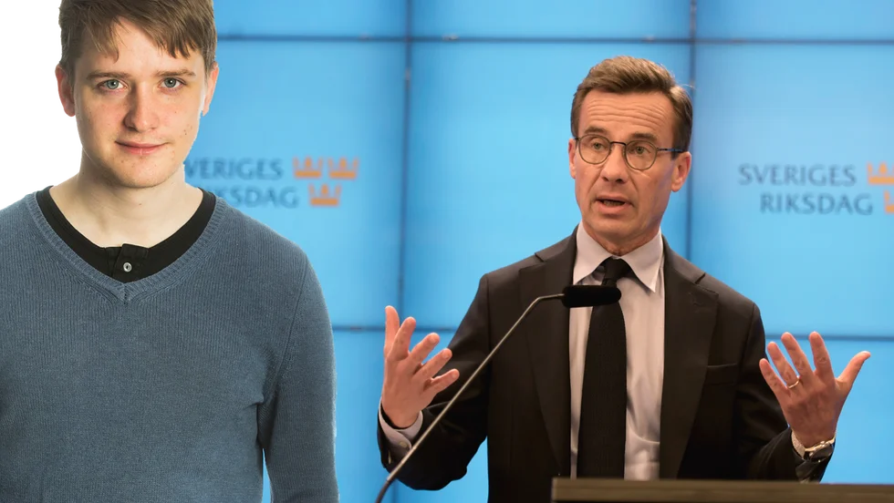 "Ulf Kristersson (M) vet redan alltid vad som kommer att hända, och vad man borde ha gjort – ett par månader efter att det har hänt", skriver NSD-krönikören Måns Wadensjö.