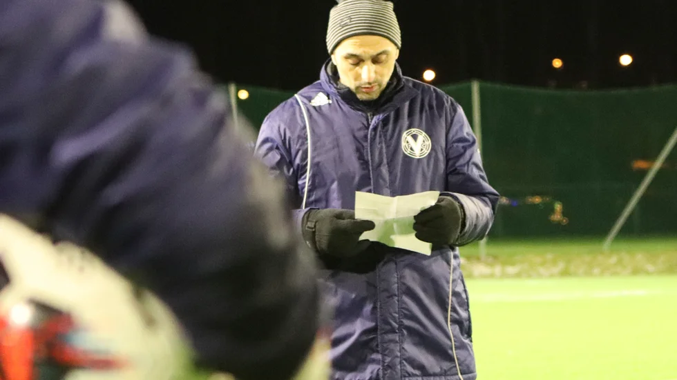 VFC-tränaren Jan Melle har en plan för att laget ska ta tre poäng mot Rynninge.