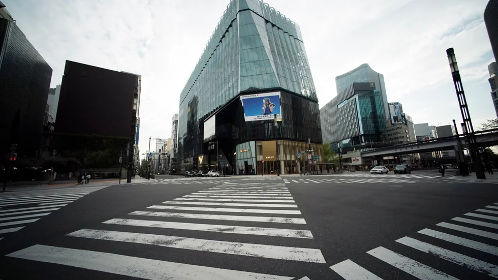 Ett tomt shoppingområde i Tokyo. Bilden är från den 21 april i fjol.
