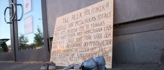 Skorna vittnar om gömda kvinnor: "Vi är maktlösa"