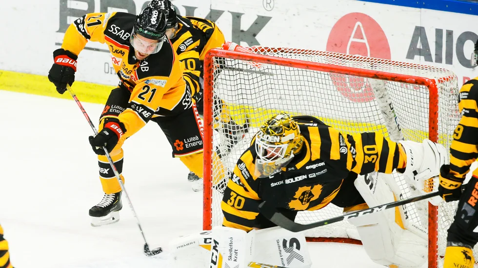 Luleås Juhani Tyrväinen gjorde matchens första mål.