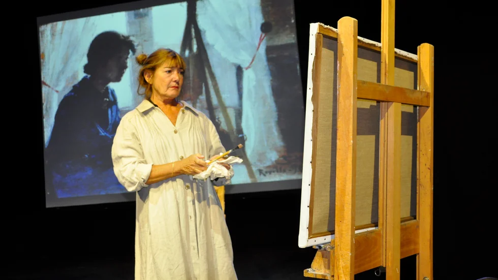 Marie Krøyer tvingades stå tillbaka trots att hon var en mycket begåvad konstnär. Hon gestaltas av Tytte Johansson i Uppsala stadsteaters uppsättning av "Älskade Marie".