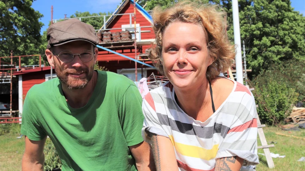 Carl Larsson och Jenny Möllerström tycker att man ska våga prata om hur det är att vara sjuk i covid-19.