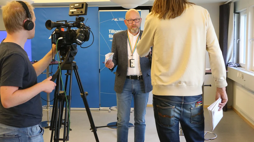 Folktandvårdens chef Jonas Thörnqvist deltog för första gången i Regionens pressträff. Orsakerna var två, dels att berätta om situationen där, dels att varna allmänheten efter ett udda inbrott.