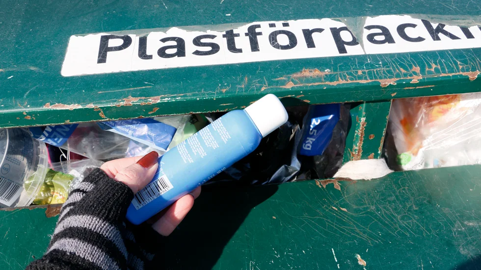 Plasthandskar och munskydd ska inte sorteras som plastförpackningar.
