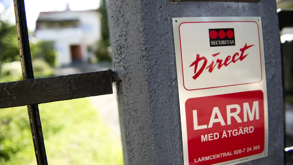 I ett av inbrottsfallen slog inbrottstjuven igenom en fönsterruta för att ta sig in till bostaden. 