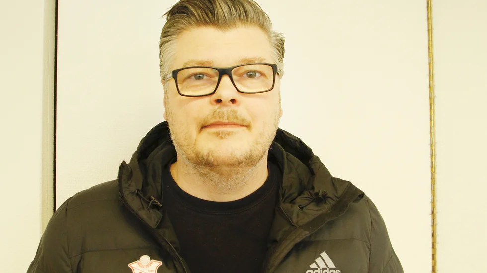 Peter Lunds SIBK inleder den allsvenska säsongen i Järfälla, men får sedan två hemmamatcher.