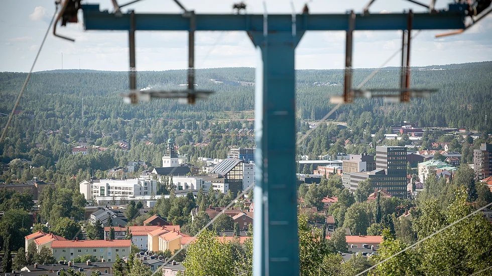 Skribenten tycker att norra delen av Västerbotten är dåligt representerat av vissa partier på riksplanet.